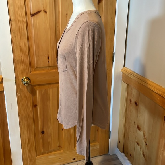 Woman’s long sleeve warm Tee - Picture 4 of 9